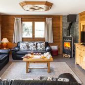 Challet Foehn's location within 100m from the bubble lift allows for an easy stroll in the morning to whisk you to the slopes.